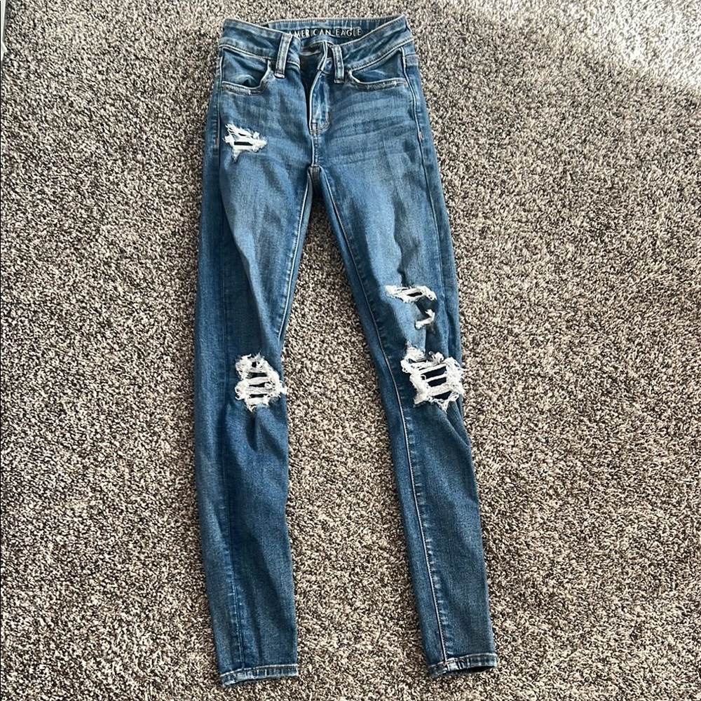 American Eagle Womens ripped jeans size 000